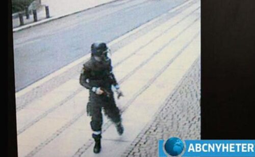 Uniformert person med pistol Grubbegaten