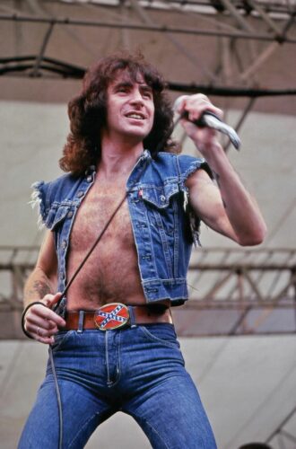 24 5 bon scott vokalist mikrofon