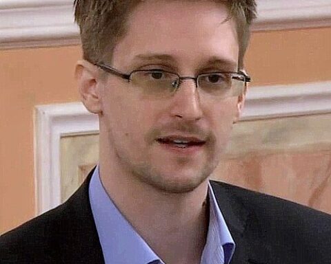 500px Edward Snowden 2013 10 9 28129 28cropped29