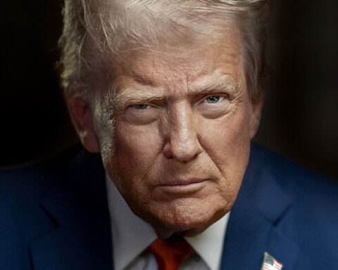 500px Official Presidential Portrait of President Donald J. Trump 28202529
